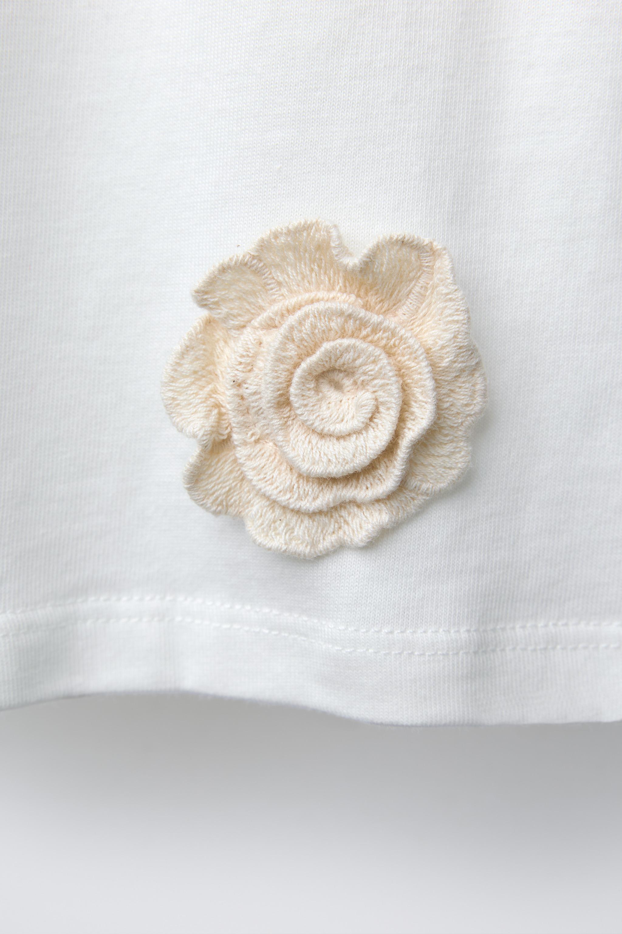 HAUT À FLEURS EN CROCHET